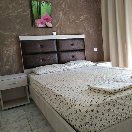 Lazaros Apartments Olympiakí Aktí Exteriör bild