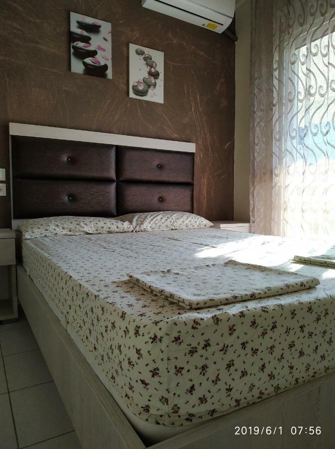 Lazaros Apartments Olympiakí Aktí Exteriör bild