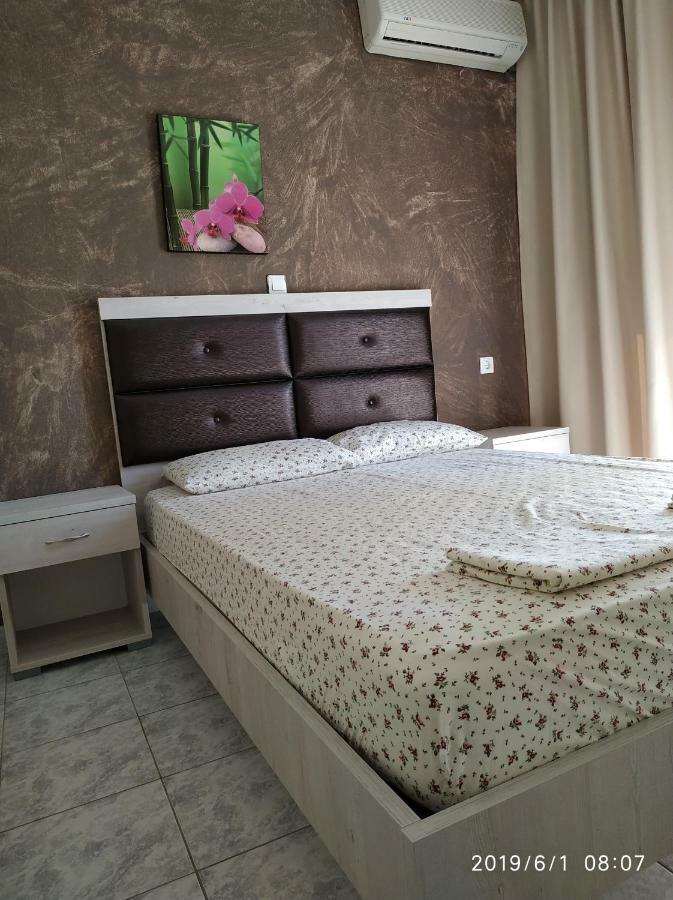 Lazaros Apartments Olympiakí Aktí Exteriör bild