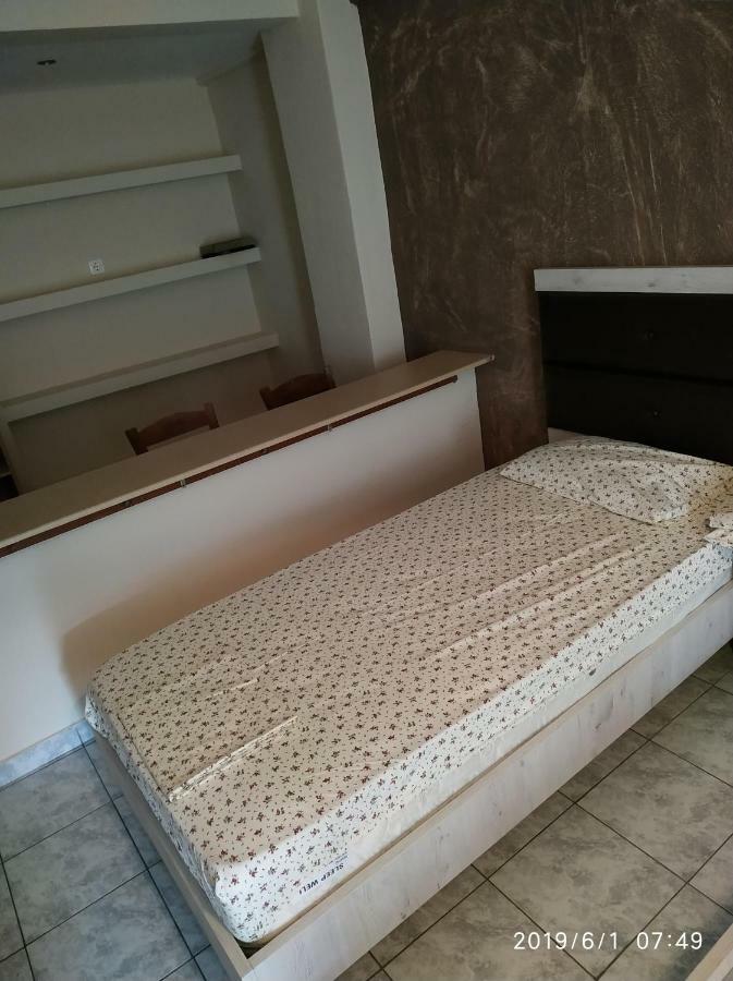 Lazaros Apartments Olympiakí Aktí Exteriör bild
